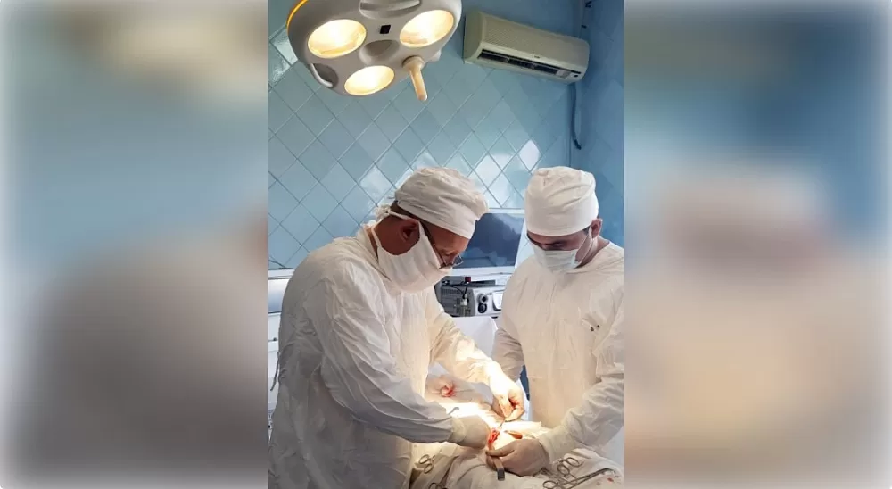 Астраханские хирурги спасли пациента с редкой патологией на фоне панкреатита 