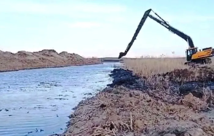 В Астраханской области возобновлены расчистки водных объектов
