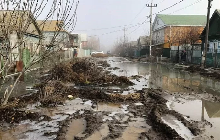 Суд поддержал миллионный иск Росприроднадзора к «Астрводоканалу» за улицу Астрахани, которую затопили сточные воды