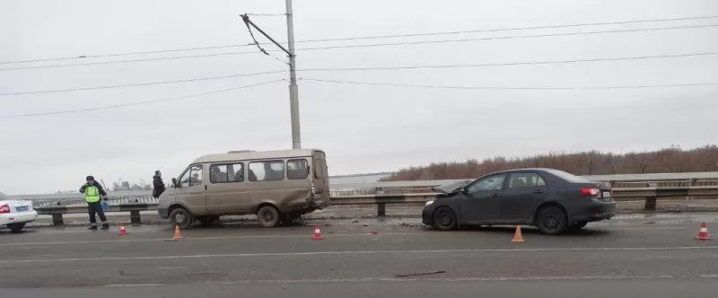 В Астрахани в ДТП пострадала беременная пассажирка маршрутки