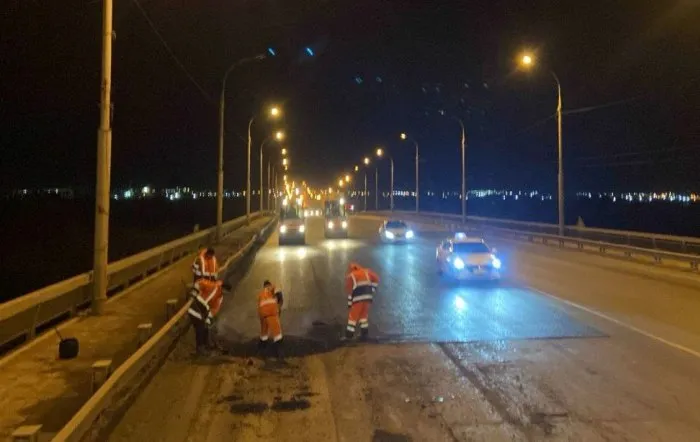 В Астрахани ремонтные работы ведутся на обоих мостах через Волгу