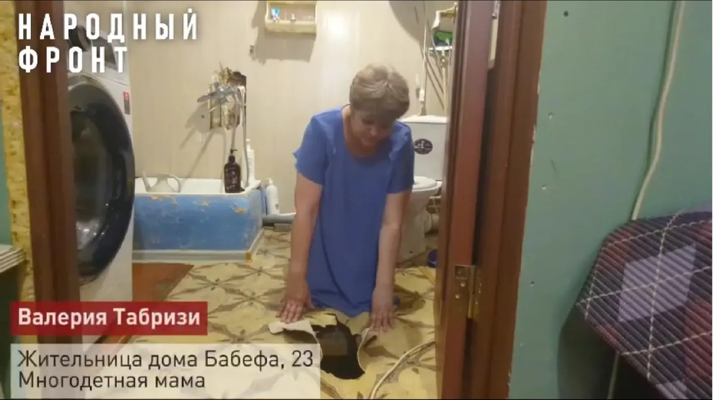В центре Астрахани ребенок провалился из ванной в подвал 