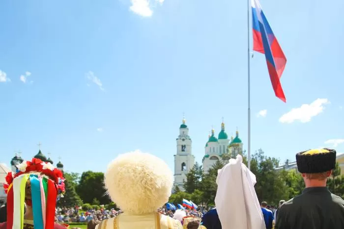 31 год назад Россия сделала свой выбор. Игорь Бабушкин поздравил астраханцев с патриотическим праздником