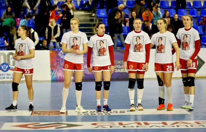 В память о Виктории Дивак «Астраханочка» на матче в Волгограде облачилась в футболки с ее портретом