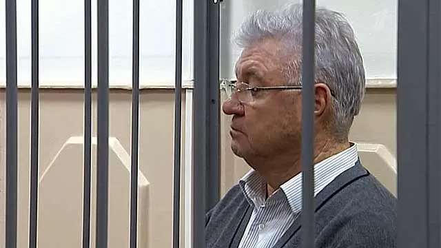 Суд вновь продлил срок ареста мэра Астрахани Столярова