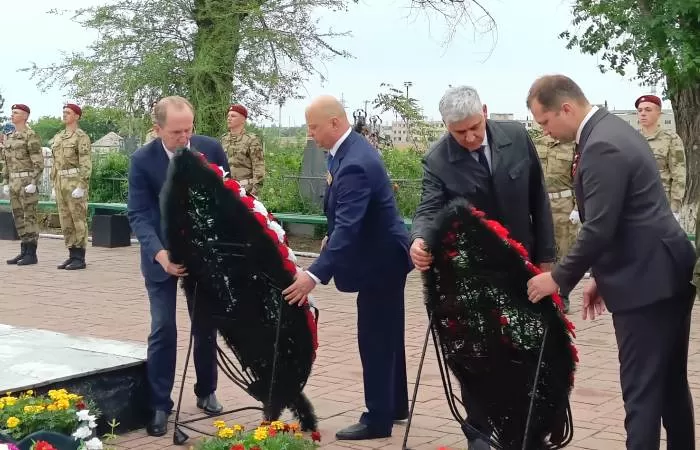 В Астрахани возложили венки к воинским мемориалам и памятникам Великой Отечественной войны