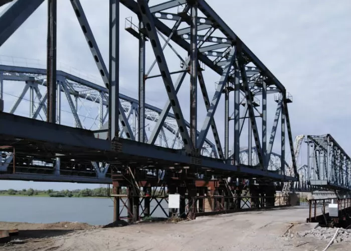 Строительство ж/д моста через Ахтубу завершится в 2021 году