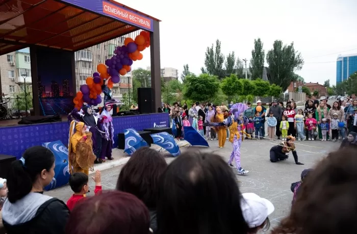 Экорыбалка, кулинарный поединок, тысяча порций мороженого: «Ростелеком» провел первый семейный фестиваль в Астрахани