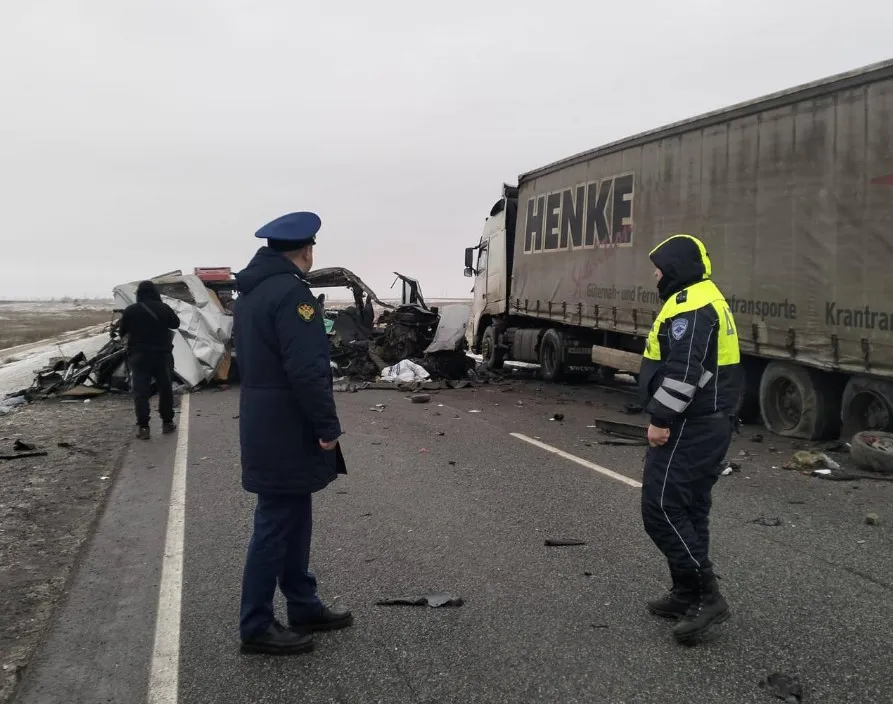 Уголовное дело возбуждено после ДТП с тремя погибшими на астраханской трассе