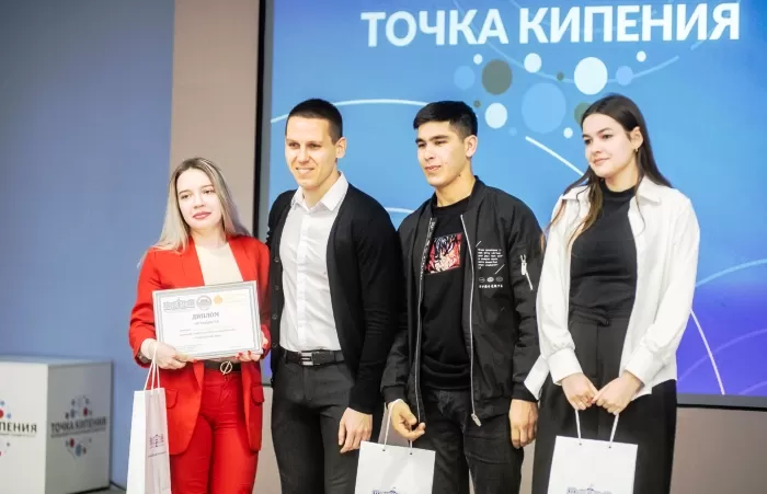 В Астраханской области молодежный парламент организовал политический квиз для студентов и школьников