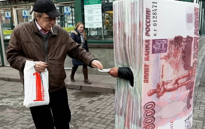 Привалило: за год долг каждого астраханца перед банками увеличился на 25 тысяч рублей