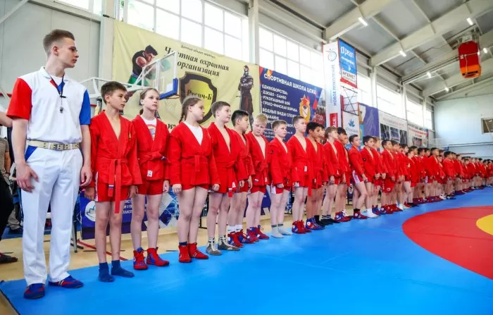 В Астрахани прошел массовый юношеский турнир в честь 60-летия регионального самбо: фоторепортаж