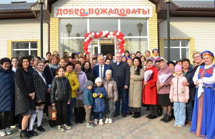 В Астраханской области новый поселковый ДК свое открытие ознаменовал двухчасовым концертом