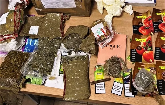 Астраханские таможенники пресекли контрабанду наркотиков из Испании